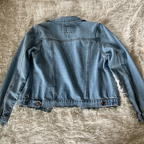 ESSENTIAL DENIM JEAN JACKET /// FOREVER 21 - Picture 3 of 3